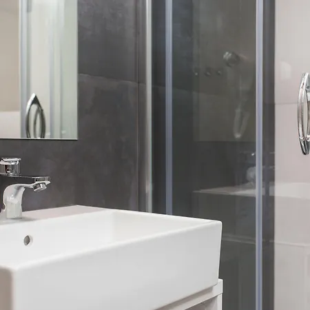 Krakow B&B شقة فندقية 3*