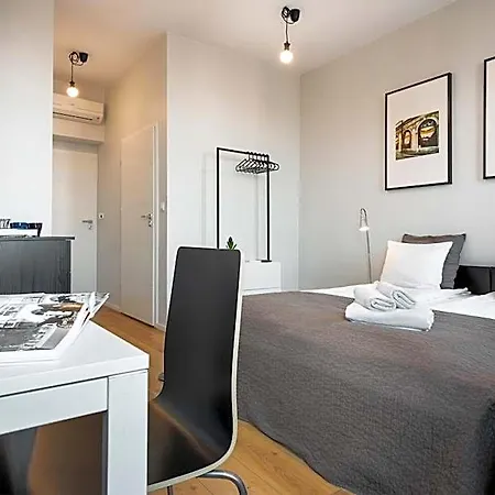 מלון דירות Krakow B&B 3*