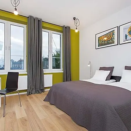 Krakow B&B מלון דירות