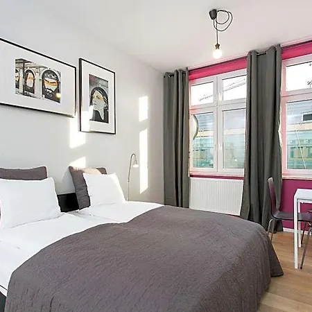 Krakow B&B מלון דירות